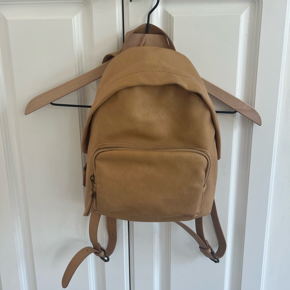 Universal Thread Tan Backpack